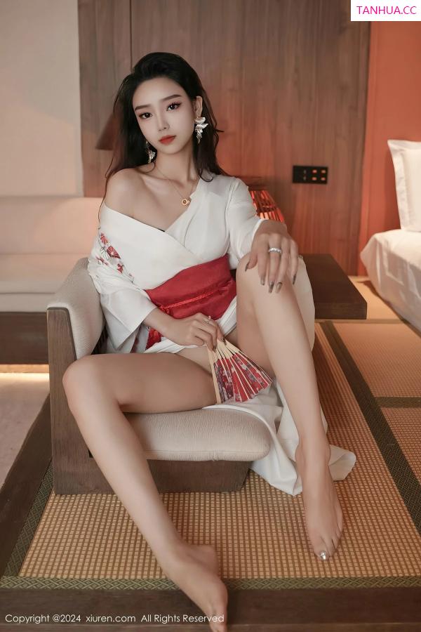   [XiuRen]高清写真图 2024.04.10 No.8367 苏曼兮 美腿性感第19张图片